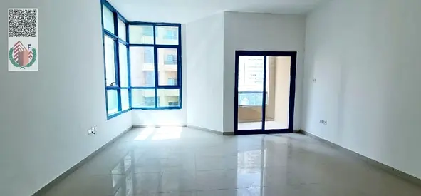 3 غرف وصالة مع غرفة خادمة في برج الخور