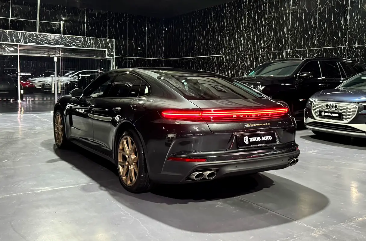Porsche Panamera 2025