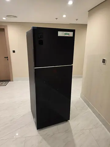 Samsung Black Top-Freezer Refrigerator - Good Condition