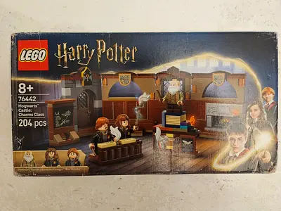 LEGO Harry Potter 76442 – Hogwarts Castle: Charms Class
