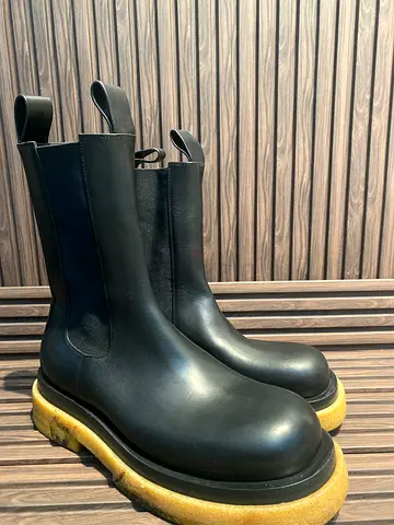 BOTTEGA VENETA LEATHER BOOTS