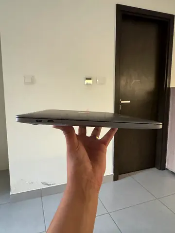 Slim laptop - Good condition, light and portable
