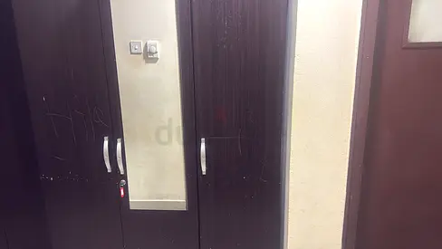 Dark wood 3-door wardrobe with mirror - good condition
