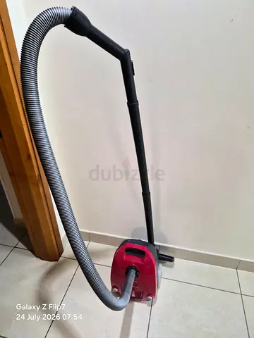 Samsung 1600 W vacuum cleaner - compact  functional