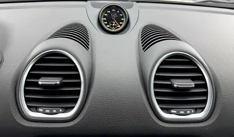 2020 Porsche CAYMAN thumbnail 18