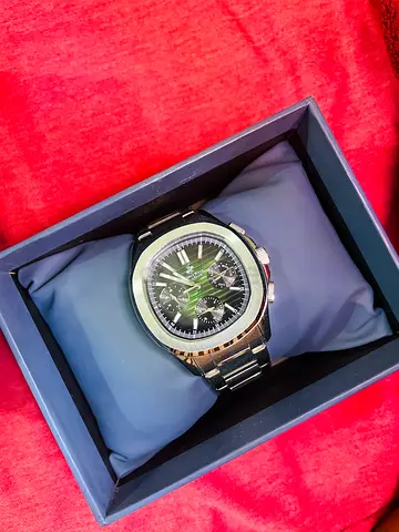 Mens stainless steel chronograph wristwatch with metal bracelet (boxed)