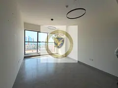 Sea view, second tenant, larger room and living room with built-in wardrobes, easy access to Dubai,
