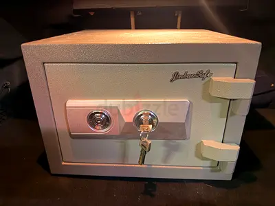 Junkersafe Small Home/Office Security Safe with Keys