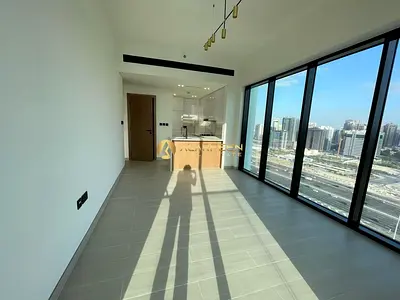 Bright & Airy 1BR | Multiple Cheques | Modern Unit