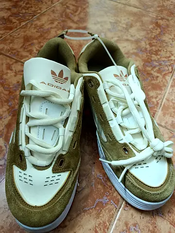 Mens Adidas casual white olive sneakers -new, excellent condition