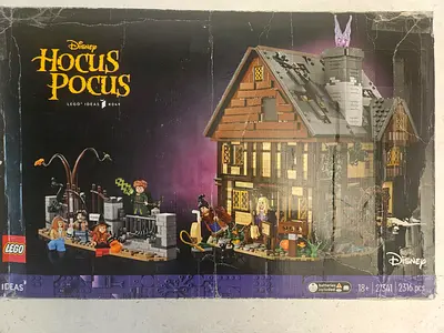 LEGO Ideas 21341 – Disney Hocus Pocus: The Sanderson Sisters Cottage