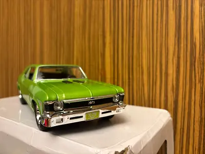 Camaro 1970s Green Muscle Car Model - 1:24 Scale