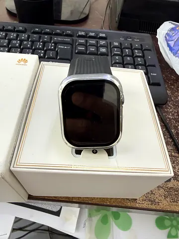 Huawei smartwatch D2 with original box - good working condition