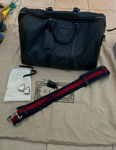 Black genuine Gucci GG Supreme Canvas Weekend Duffel Bag with Strap