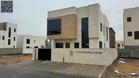 فيلا بسعر شامل رسوم التسجيل والتمليك والكهرباء والمياة على الشارع الرئيسي جاهزة للسكن بخصم خاص للكاش في أرقي مناطق عجمان تملك حر لجميع الجنسيات..