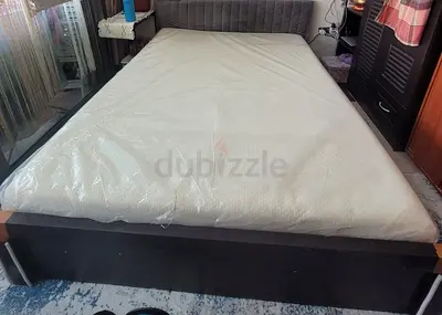 MOVING OUT SALE: Queen size bed frame with new mattress - very goodcondition