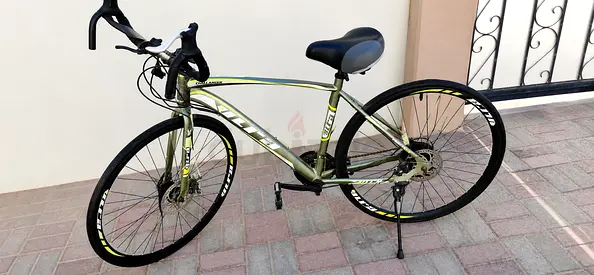Used hybrid/road bike - good condition, 28-inch wheels