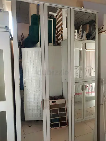 White mirrored 3-door wardrobe with full-length mirrors