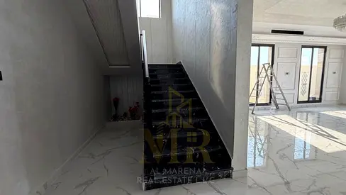 Villa directly from the owner, personal finishing, on a main street, close to all services, freehold ownership for all nationalities in the most prest