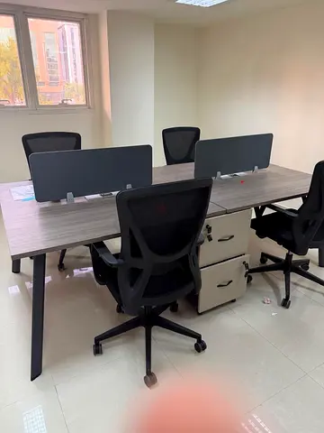 Desk station for 4 with 4 Chairs