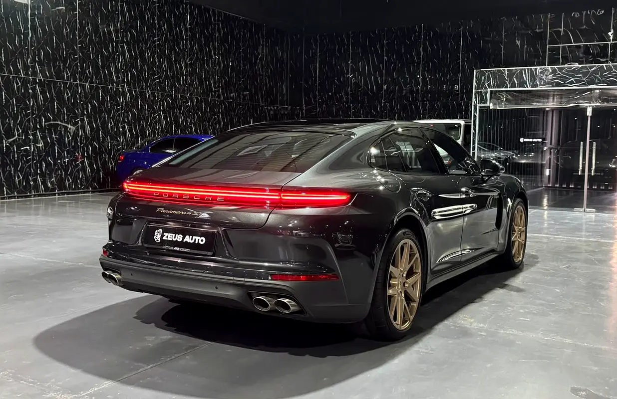 Porsche Panamera 2025