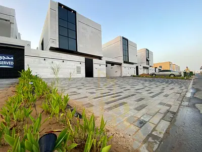 فيلا بسعر شامل رسوم التسجيل والتمليك مع مسبح على الشارع الرئيسي جاهزة للسكن في أرقي مناطق عجمان تملك حر لجميع الجنسيات بدون دفعة مقدمة. .