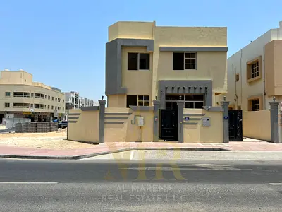 Commercial corner villa in an investment location, price includes electricity, water, and air conditioning. Freehold ownership available to all nation
