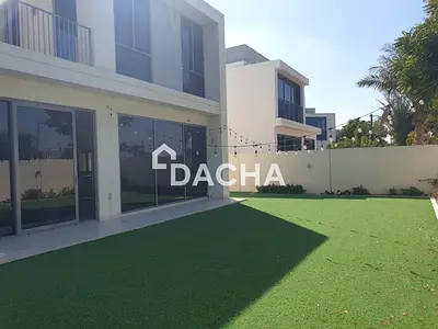 Single Row | Large Layout | Next To Amenities