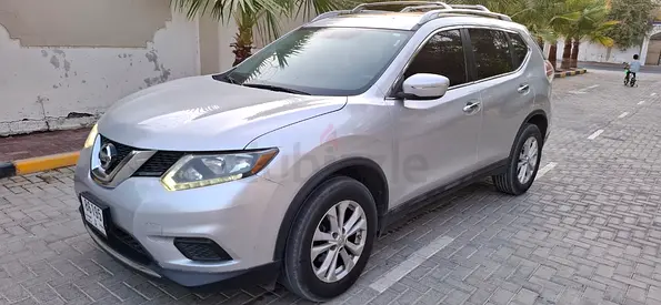 Nissan Rogue SV 2015 American Specs - Well Maintained SUV