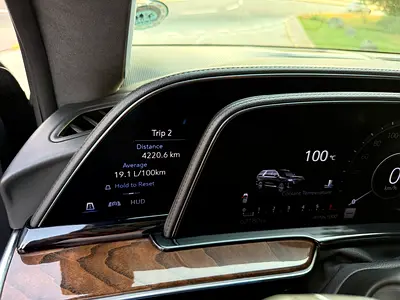 2022 Cadillac ESCALADE — миниатюра 13