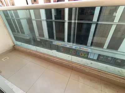 SPECIOUS BRIGHT 2 BEDROOM HALL WITH PARKING WARDROBES BUILT IN FOR FAMILY ONLY 58K