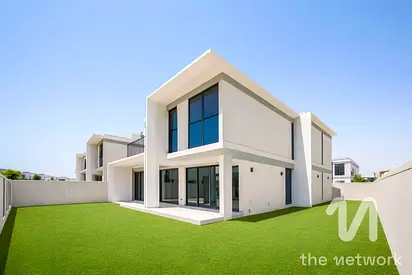 Close to Pool and Park | Vacant | Single Row
