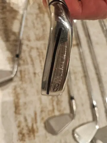 Set of TaylorMade SIM2 Max irons,