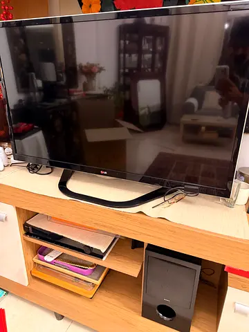 LG 32-inch LED TV in good working condition