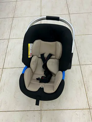 Infant Car Seat (Rear-Facing) with Removable Insert - Good Condition