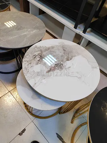 Set of 2 Round Marble-Effect Nesting Side Tables with Gold Base