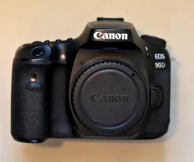 CANON EOS 90D.