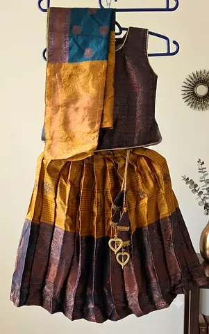 Pre-loved Kids Ethnic Wear(3-5 years age) Worth 145 AED Selling for 15 AED