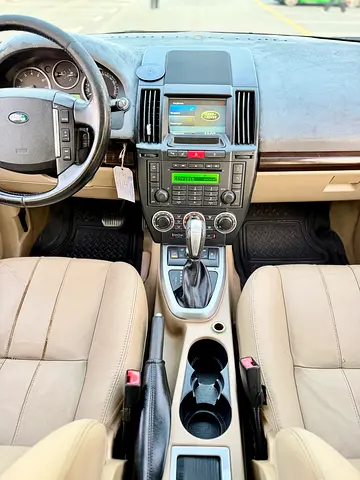 2011 LAND Rover LR2 thumbnail 18