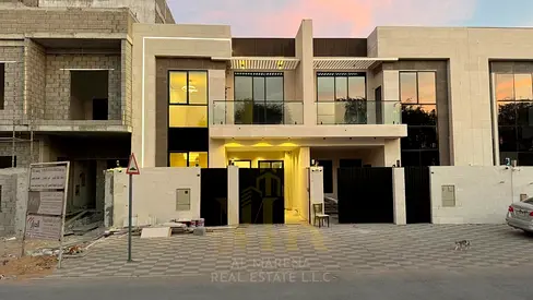 فيلا طابقين موقع مميز قريب من الخدمات بسعر شامل رسوم التسجيل والتمليك