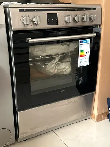 Stainless Steel Freestanding Cooker with Oven (Good Condition)