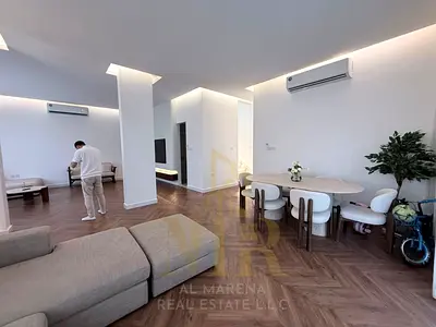 🏡 Villa for sale in Al Yasmeen – Ajman | 3 master bedrooms | Land area 3,200 sq ft | Open-plan living and dining area | Side and back yards | Include