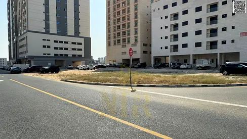 أرض زاوية سكني تجاري للبيع في الجرف الصناعية 1 بعجمان مساحة 11,000 قدم تصريح أرضي + 8 موقع مميز مناسب للاستثمار وبناء مشروع متكامل تملك حر