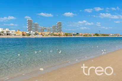 4 Bed Palm Apt | Secluded | Private Beach