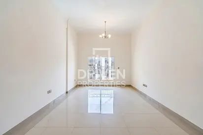 Modern Apt | Bright and Spacious | Well Maintained