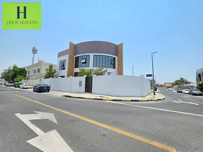 LUXURY ULTRA GOOD VILLA 5 BEDROOMS WITH PRIVATE SWIMMING POOL VILLA All Master Bedroom With Wardrobes + Small Garden Area AVAILABLE FOR RENT