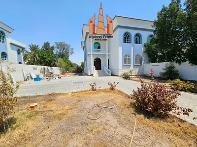 4 Bed room 2 Hall Majlis Maids room big gardan laundry room Balcony