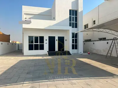 🏡 فيلا للإيجار في الروضة 2 – 5 غرف نوم | مساحة 5,000 قدم | موقع مميز | 110,000 درهم سنويًا ✨