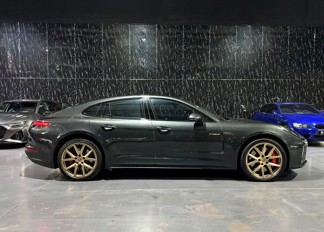 Porsche Panamera 2025