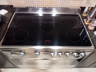Smeg 5 burners full electric digital cooking range Sam like new condition